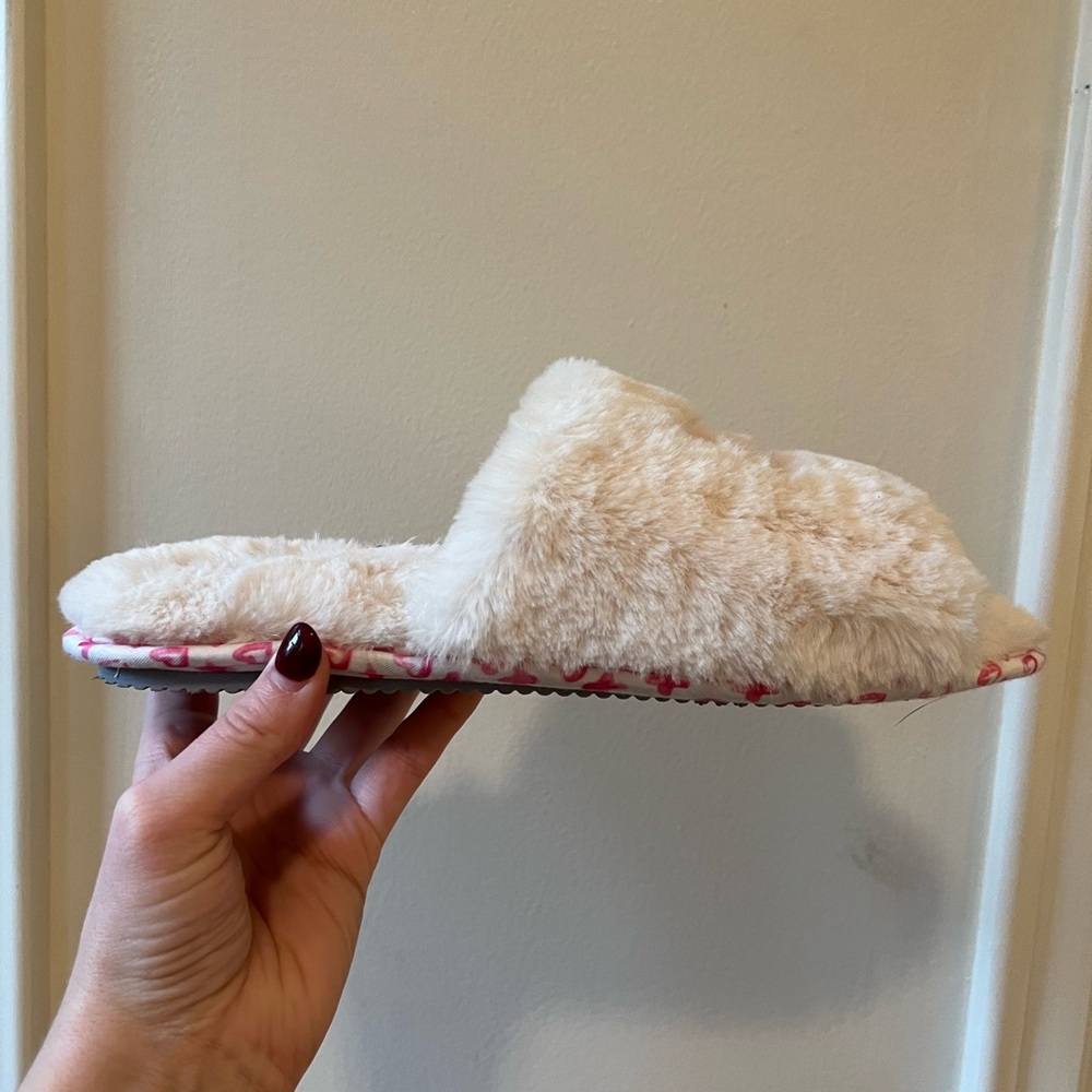 Dluxe by Dearfoam XOXO slippers - Picture 2 of 4